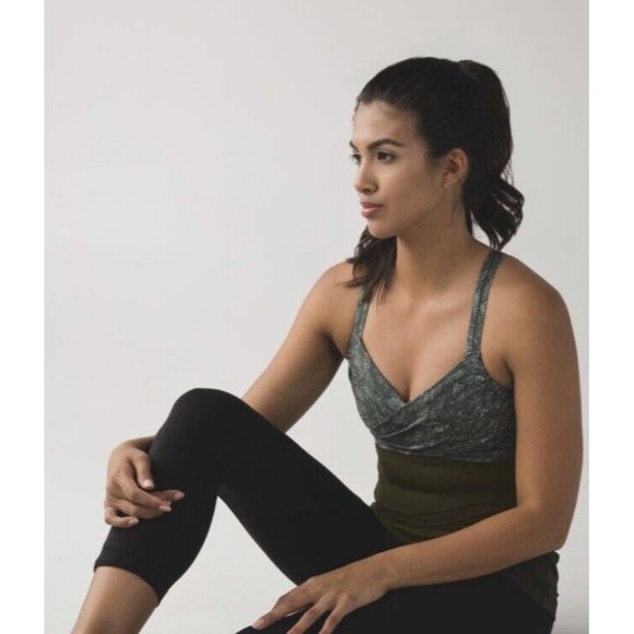 Lululemon‎ Wrap it Up Tank Top Sports Bra Jazzy White Gator  Green Size 4 - Picture 3 of 12